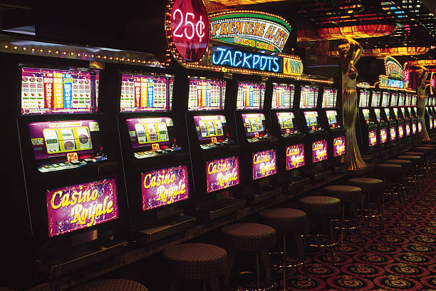 Mobile game demo screen for slots and live dealer on latoto29